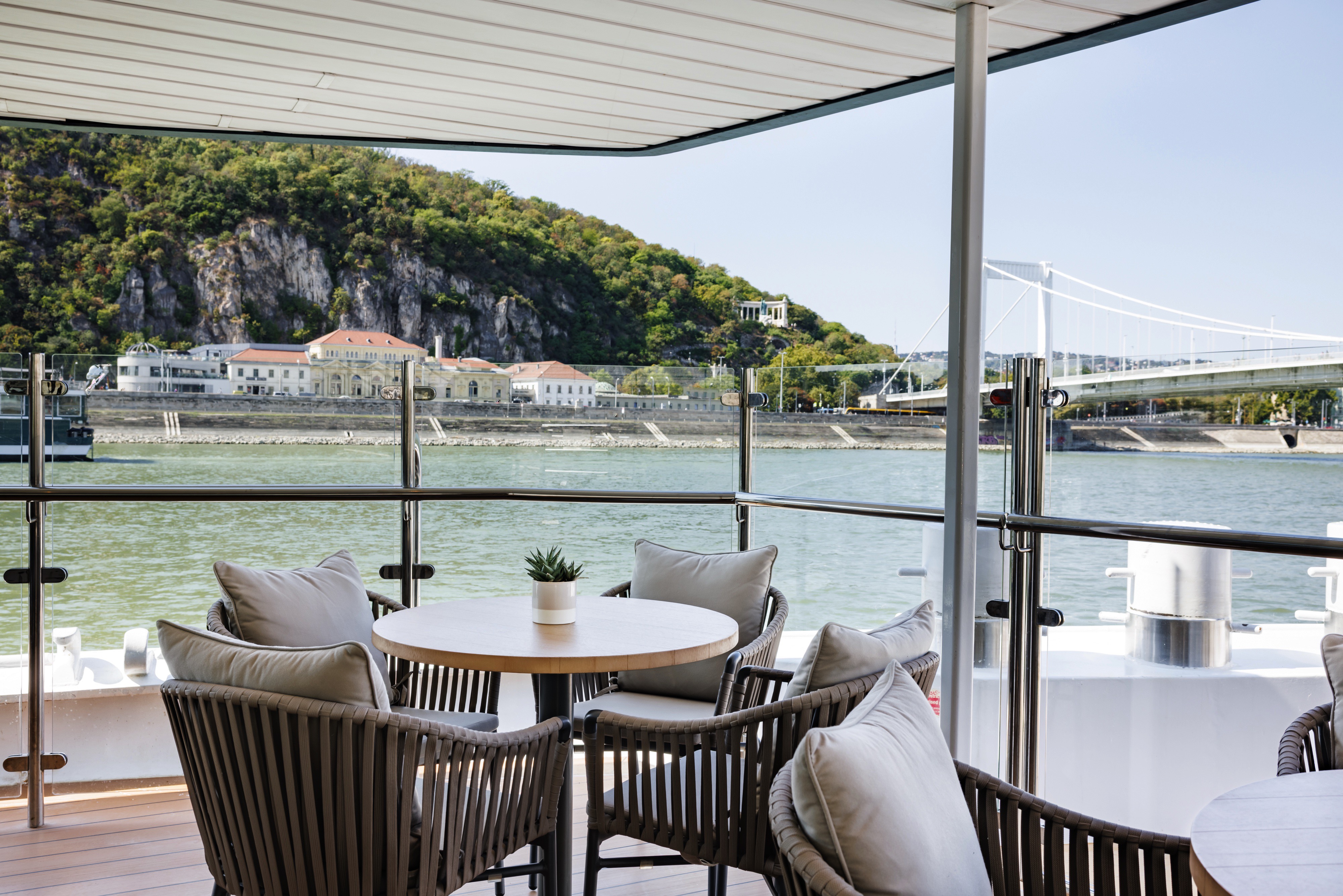 Avalon Illumination - Observation Lounge